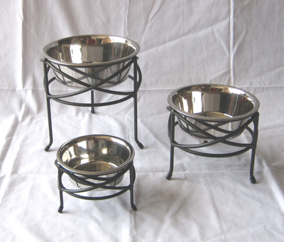 Small, medium, large single mesh raised dog diner